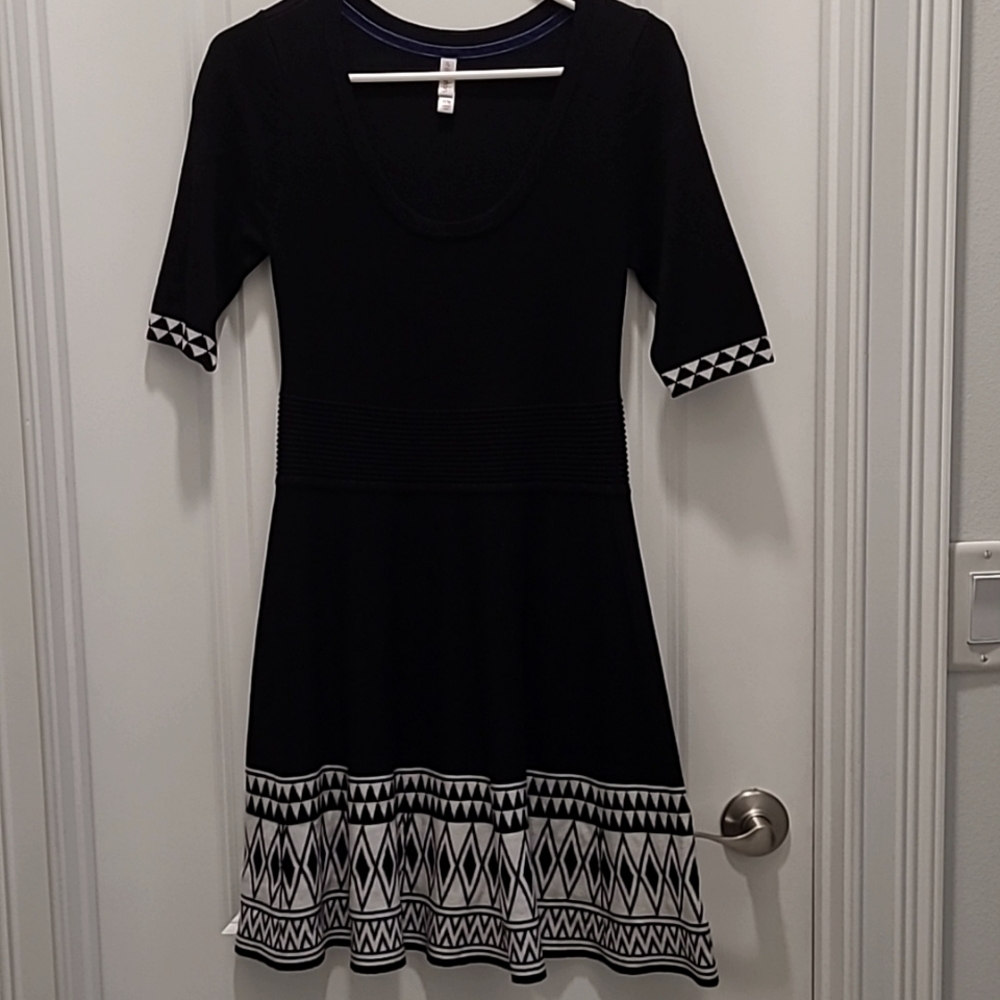 Beautiful black and white dress for any occasion. Worn once